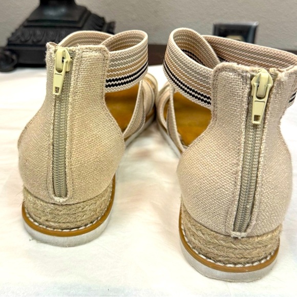 Very G striped cream color elastic strap cushioned sandals size 10 - Picture 6 of 9